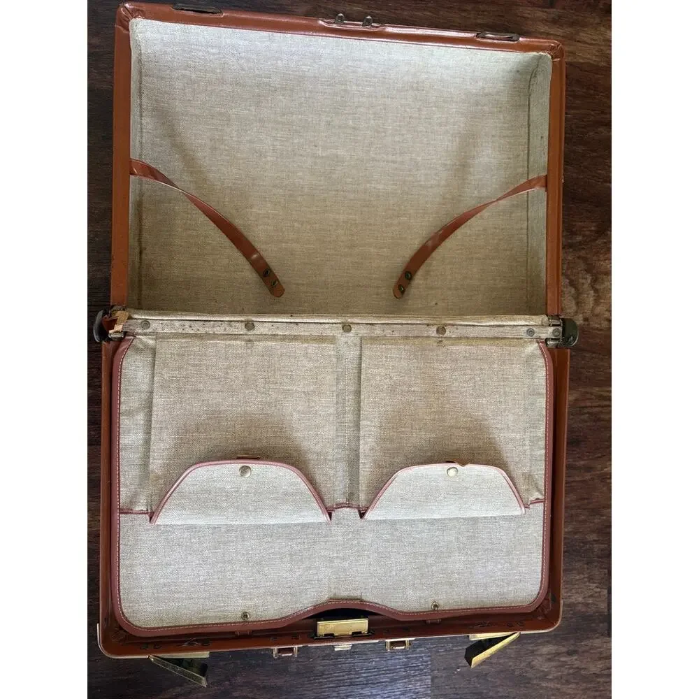 Vintage 1950s Towncraft Tan Leather Suitcase Train Case Linen Lined Brass Clasps